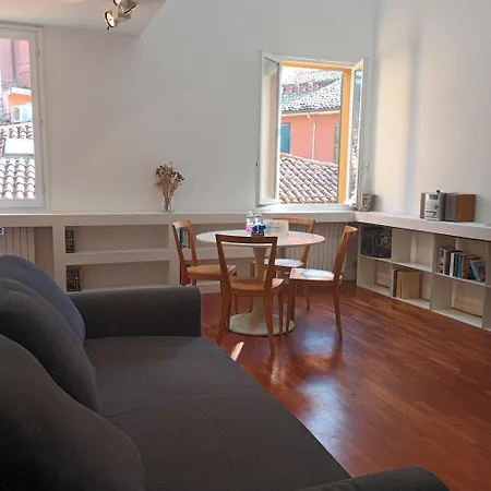 Prime College Apartment *